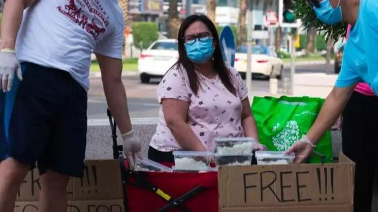 Unemployed Filipina feeds other jobless migrants in Dubai