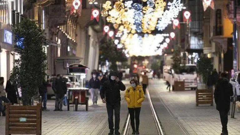 Spain confirms first cases of new COVID strain after passengers from UK test positive