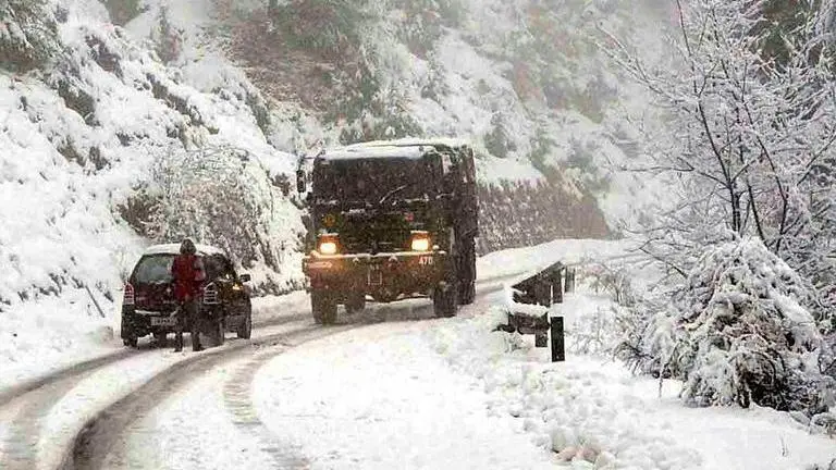 People should avoid snowbound areas of Kullu: Himachal police