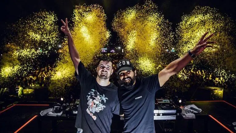 Allu Arjun, EDM star Martin Garrix groove to Pushpa song Oo Antava in Hyderabad Pushpa Allu Arjun