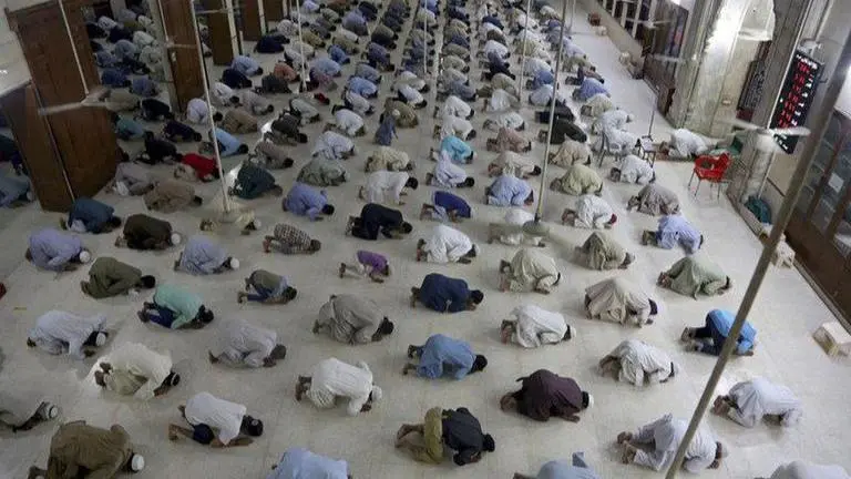 Virus and storm overshadow start of Egypt Ramadan