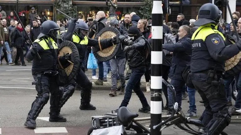 Thousands gather in Amsterdam despite demonstration ban