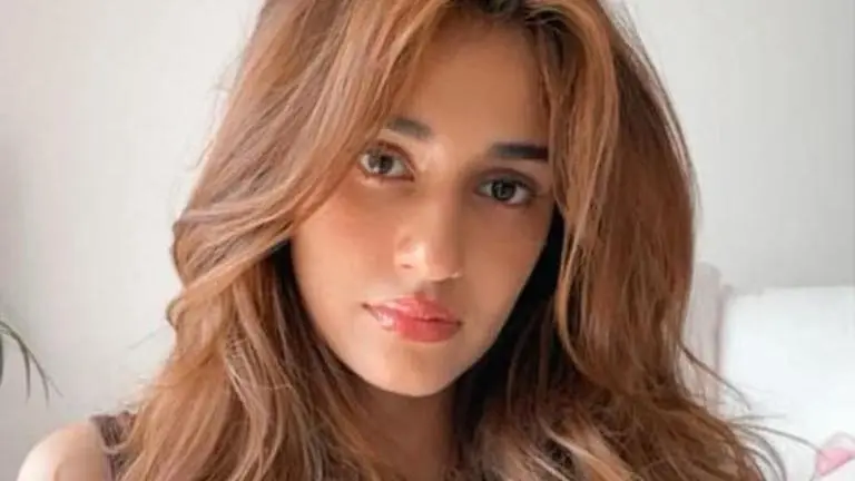 Disha Patani nails flying kick 'post cheat day'; Beau Tiger Shroff likes the video Disha Patani