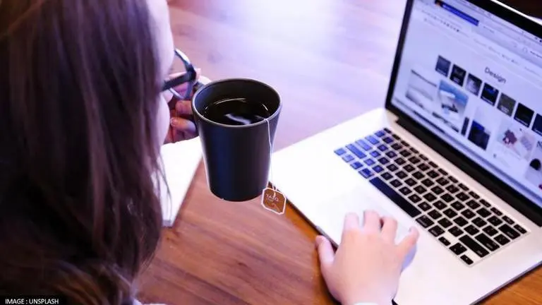 Portugal passes law to punish companies who contact employees after working hours Portugal