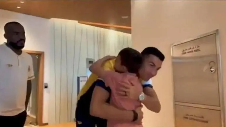 Cristiano Ronaldo meets a boy who lost his father in the Turkey-Syria earthquake - WATCH Cristiano Ronaldo meets boy