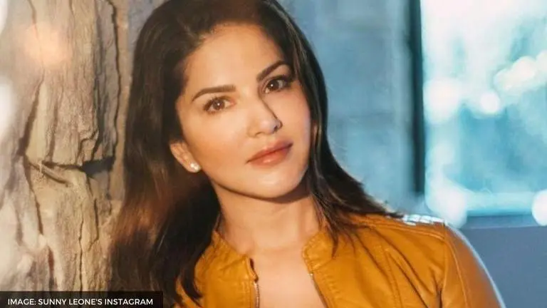 Sunny Leone stuns in all black outfit, flaunts her catwalk skills at home Sunny Leone