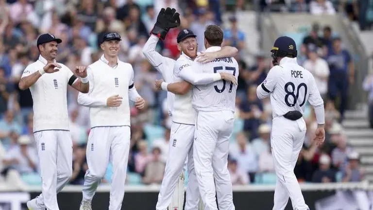 Ex-England captain claims Ollie Robinson could stand out in Ashes, 'takes wickets for fun'