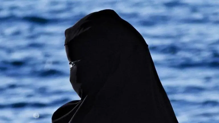 Iranian women say 'no to hijab', publicly remove veil to protest chastity laws Iran