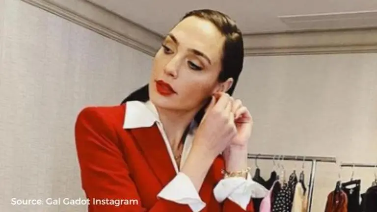 'Wonder Woman' Gal Gadot announces pregnancy with heartwarming pic: 'Here we go again' Wonder Woman