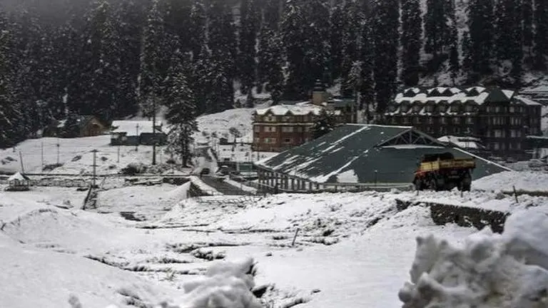 Higher reaches of J&K, Ladakh receive snowfall J&K