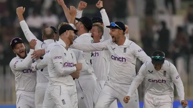England sets Pakistan a difficult target of 355 in 2nd Test