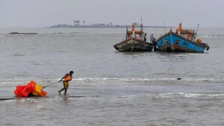 DRI seizes 218 packets of high-grade heroin off Lakshadweep Islands coast Tamil Nadu