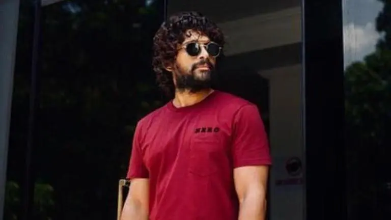 Allu Arjun posts a striking monochrome picture from his travel on IG, fans shower love Allu Arjun