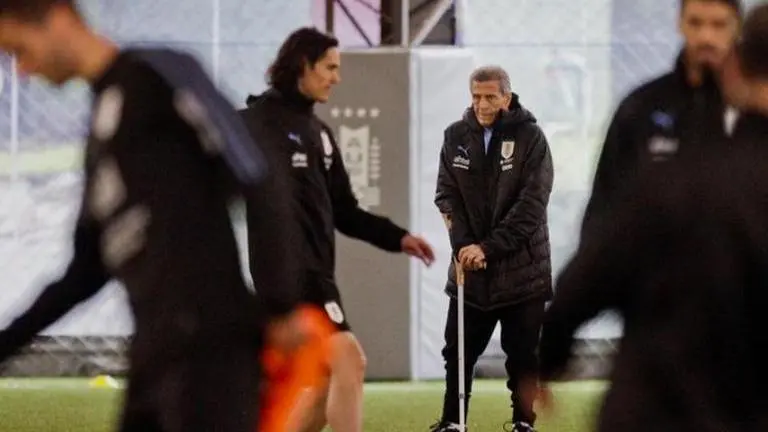 Uruguay head coach shows surprise with cavanis expulsion