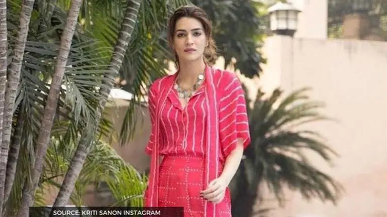 Kriti Sanon takes up 'Antakshari' challenge by singing 'Isharon Isharon Mein'; See video Kriti Sanon