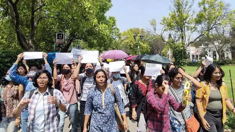 Delhi: Student's group claims 15 activists detained during IP College protest, police deny charge Delhi: Student's group claims 15 activists detained during IP College protest, police deny charge