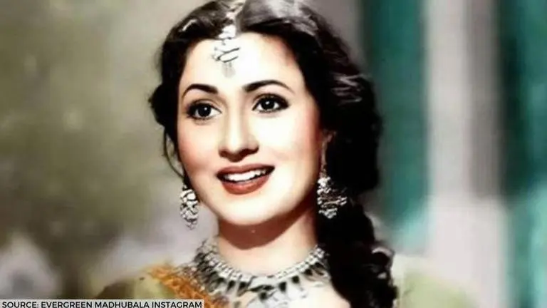 Unseen Pic of the Day: Madhubala's old photo with her sister Chanchal is truly unmissable Madhubala
