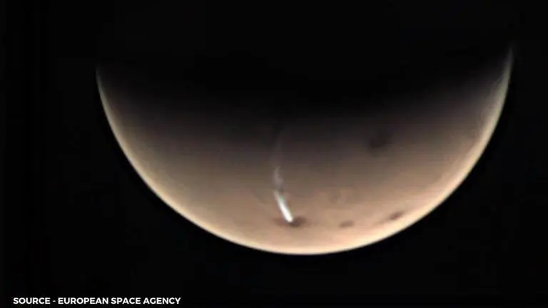 Mars photo reveals a mysterious cloud, scientists uncover its secrets mars