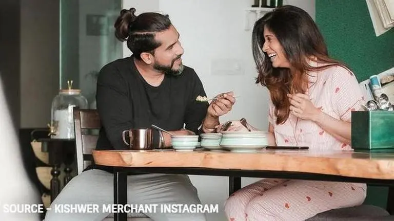 Kishwer Merchant Shares Adorable Phone Wallpaper Featuring Childhood kishwer-merchant-shares-adorable-phone-wallpaper-featuring-childhood