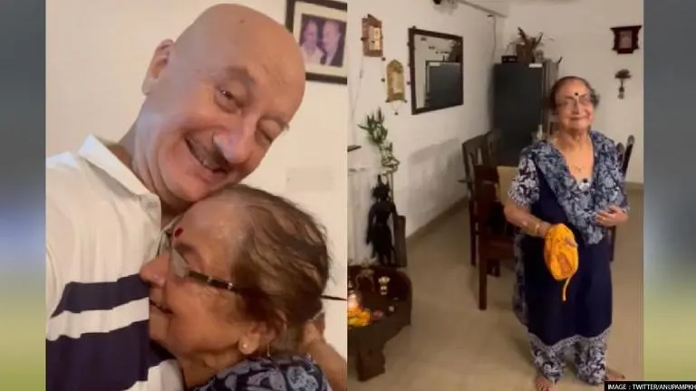 Post Uunchai shoot wrap, Anupam Kher surprises mom Dulari in Mumbai; Watch her reaction Uunchai, Anuapm kher, Dulari, Anupam Kher surprises Dulari, Uunchai schedule wrap