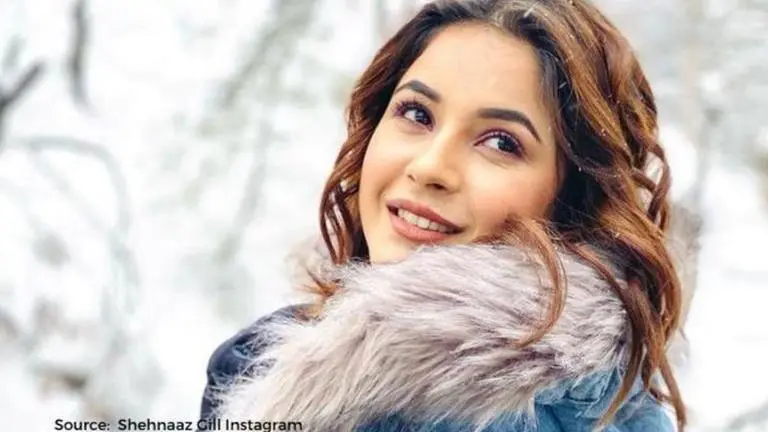 Shehnaaz Gill indulges in funny banter with paps, says 'bas hogaya' to 'twada kutta tommy' Shehnaaz Gill