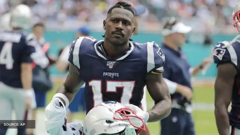 Antonio Brown living with Tom Brady in Tampa as WR braces for Week 9 debut against Saints Antonio Brown