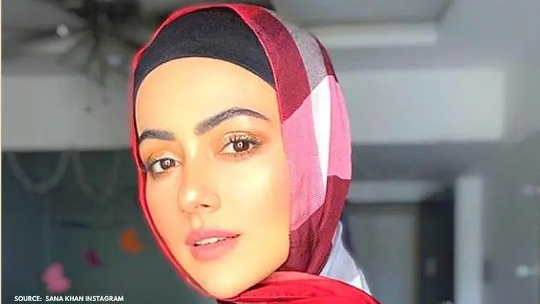 Sana Khan quits showbiz to serve humanity; fans say 'More power to you' sana khan