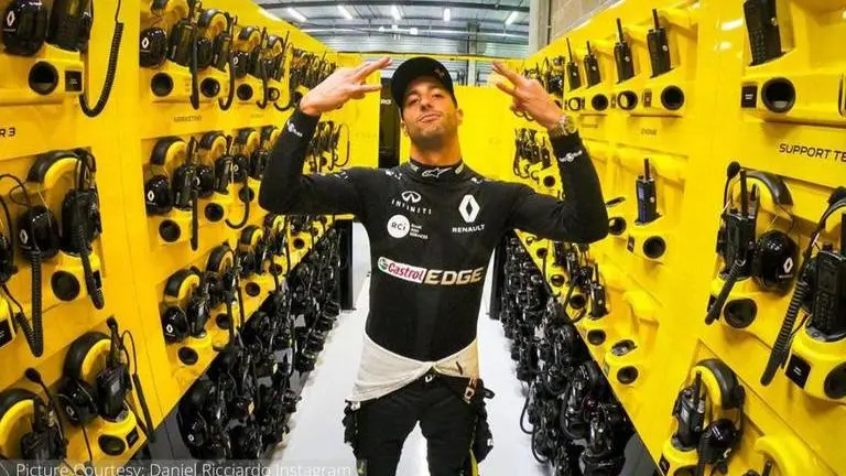 Daniel Ricciardo signs deal with McLaren to replace Ferrari-bound Carlos Sainz in 2021 Daniel Ricciardo