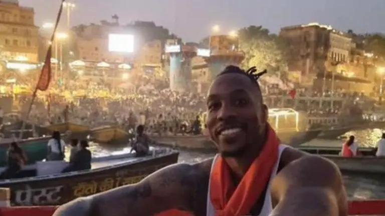 NBA's Dwight Howard embraces 'peace' in Varanasi, hails PM Modi for city's transformation Dwight Howard, NBA, NBA News, Dwight Howard Varanasi, Dwight Howard visits Varanasi, dwight howard varanasi, nba player in varanasi