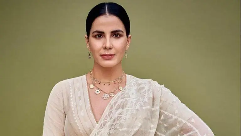 Kirti Kulhari 'dazzles' in a saree as she e-promotes her web series 'Criminal Justice' Kirti Kulhari