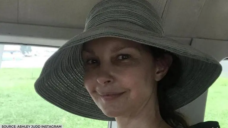 Ashley Judd recuperating from leg injury in South African hospital; reveals details ashkey judd