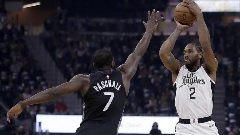 Kawhi Leonard scored 23 points before sitting out the entire fourth quarter along with the rest of the Doc Rivers’ starters, and the Los Angeles Clippers thumped the Golden State Warriors 131-107 on Tuesday night.