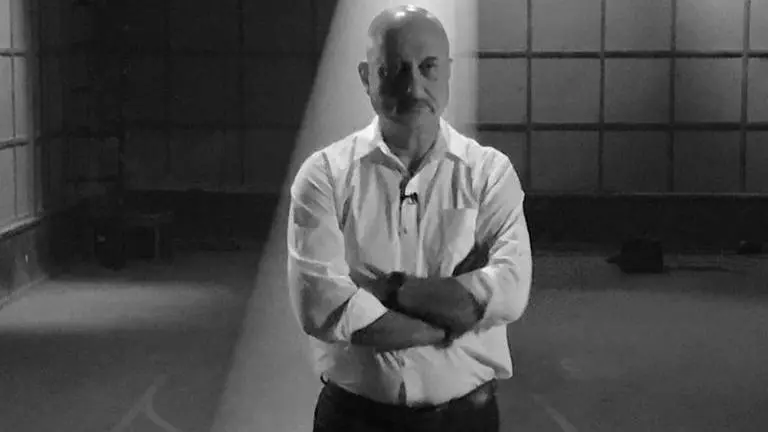 Anupam Kher streams his autobiographical play with a heartfelt video on social media