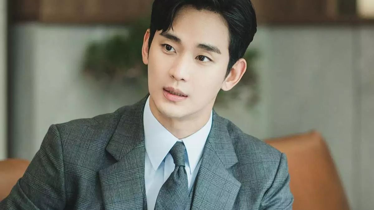 Queen Of Tears Star Kim Soo-hyun Gives His Father's Wedding A Miss ...