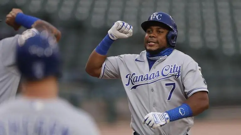 Royals slug 6 HRs in 14-6 win over Tigers