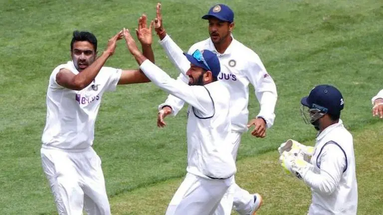 Bowlers put India in sight of series-levelling win, leave Australia reeling at 133/6 India