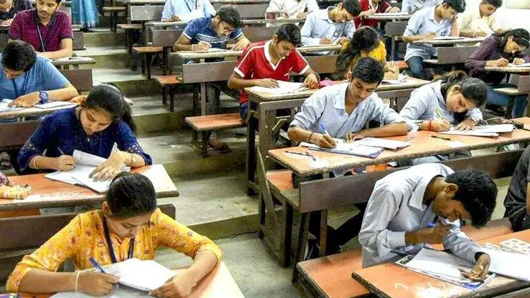 Maharashtra: Student writes exam in headmaster's cabin, Education Dept takes action Maharashtra
