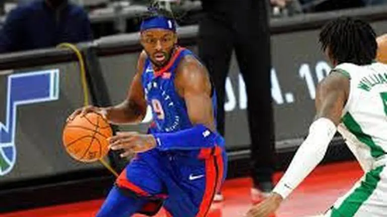 Tatum lifts Celtics past Pistons for weekend split