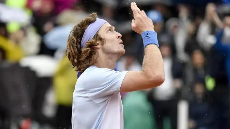 Andrey Rublev beats Alex Molcan and the rain for spot in Italian Open 3rd round Andrey Rublev