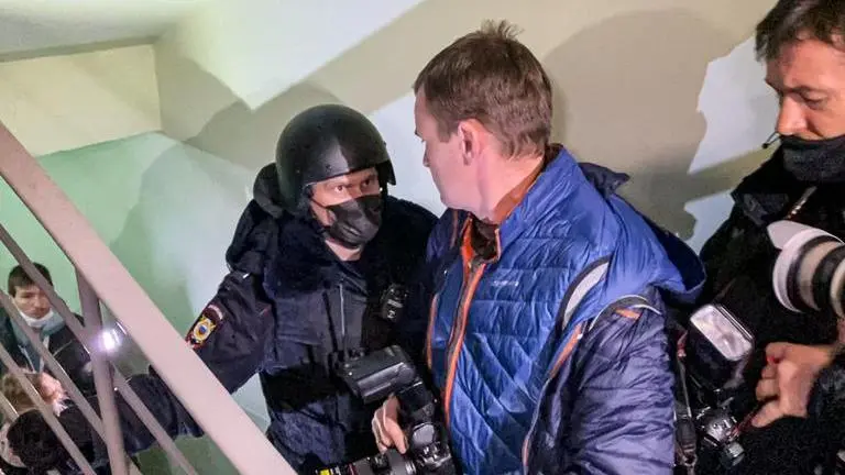 Moscow police arrest allies of opposition leader Navalny
