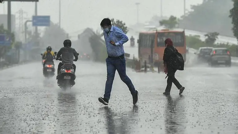 Several parts of north India witness rains, above-normal temperatures