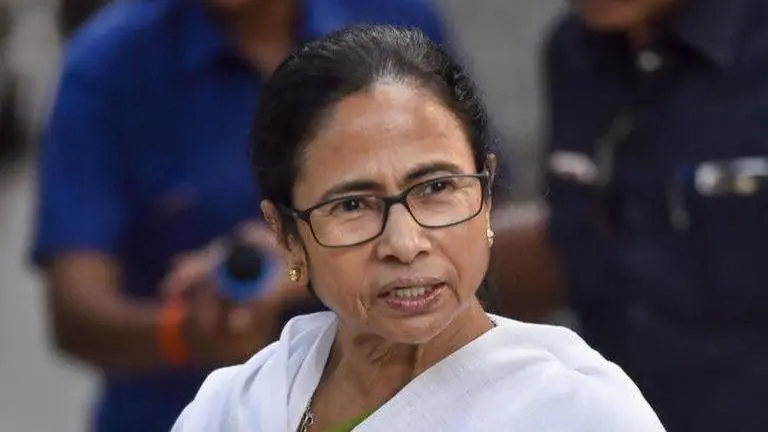 Case against 150 unidentified people after Left students 'gherao' Mamata