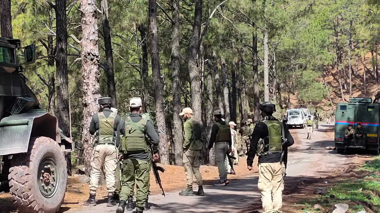 Encounter Breaks Out With Terrorists In Jammu And Kashmir's Baramulla Encounter representation image