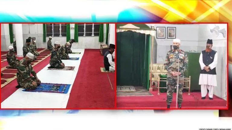Chinar Corps Commander attends Namaz-e-Maghrib with soldiers of J&K Light Infantry Lt Gen DP Pandey, GOC Chinar Corps