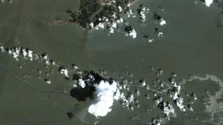 Hurricane Ida creates giant oil spill in Gulf Of Mexico, clean up initiated Hurrcane ida