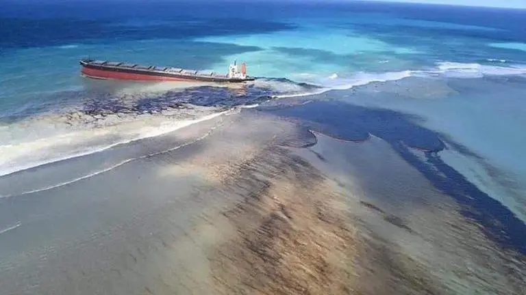 Mauritius scrambles to counter oil spill from grounded ship