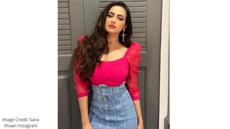 Sana Khaan talks about sexism & feminism in her post; is she slamming Melvin Louis again? sana khaan