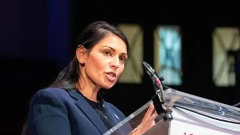 UK announces 917 more virus deaths