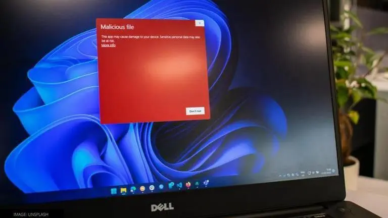 Microsoft Store is transmitting a malware that accesses social media accounts: Report