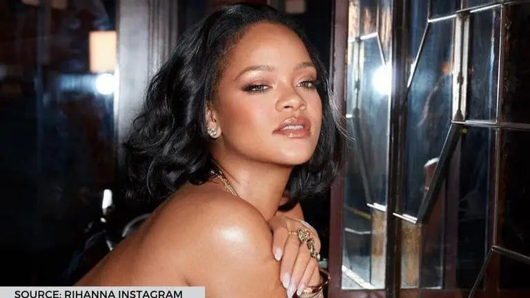 Which was Rihanna's breakthrough song that made her popular? Rihanna